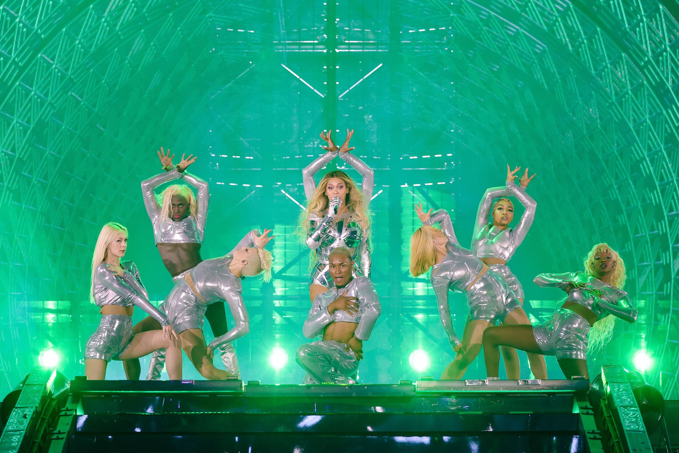 Koncert Beyonce to nie tylko piosenki, ale i świetne choreografie, niebanalne stroje i imponujące efekty wizualne