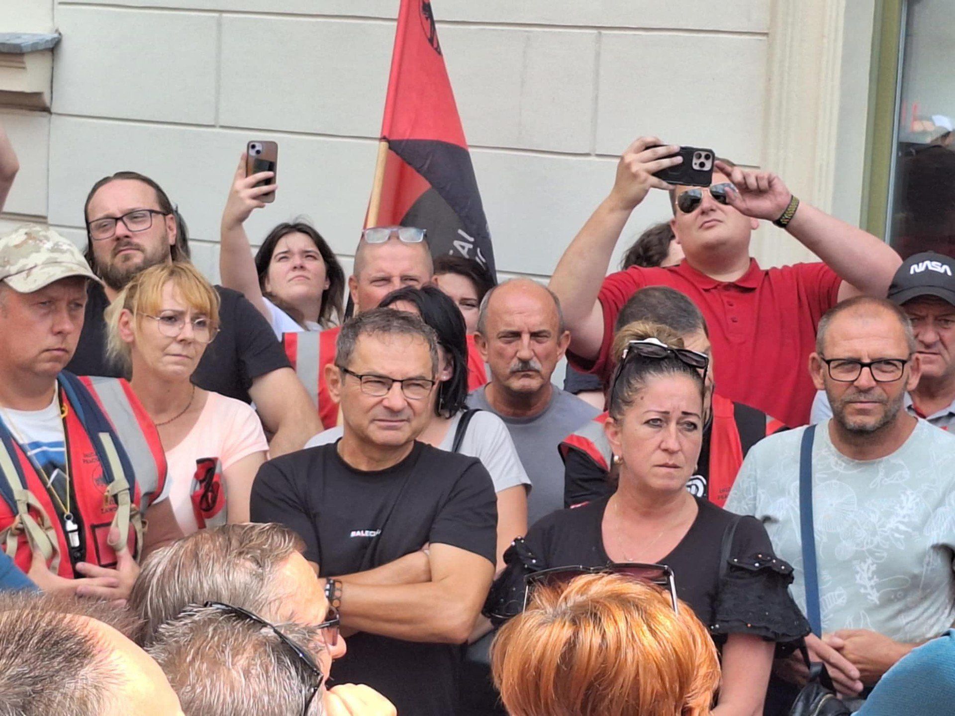 14.07.2025 r., Stary Ratusz Gniezno. Rozmowy między związkiem zawodowym Inicjatywa Pracownicza a zarządem firmy przy udziale radnych. Paweł Brzeźniak