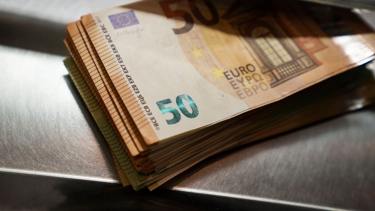 Kursy walut NBP 12.08.2020 Środowy kurs euro, funta, dolara i franka szwajcarskiego 