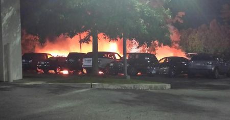 20 samochodów spłonęło u dilera Jaguara Land Rovera