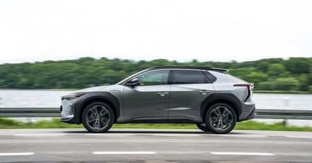 Test: Toyota bZ4X – dlaczego nie można już jej mieć na własność?