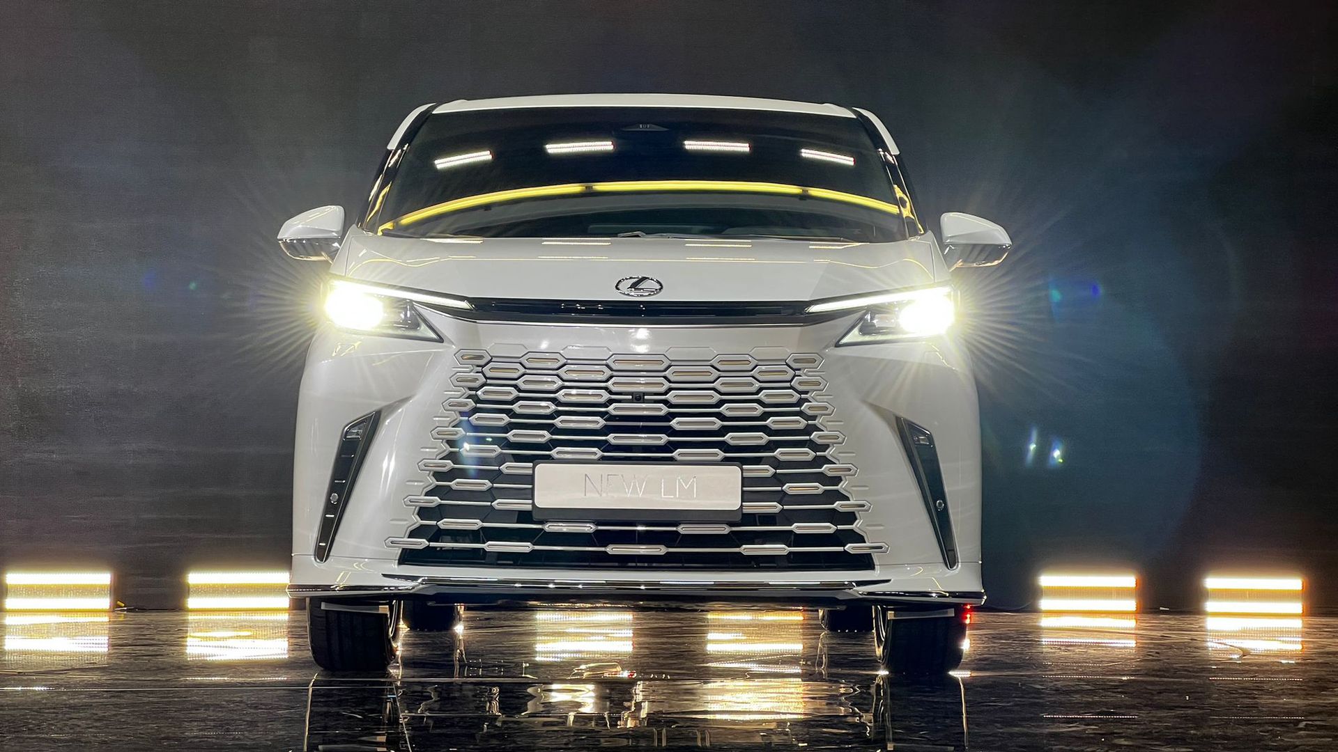 Lexus LM