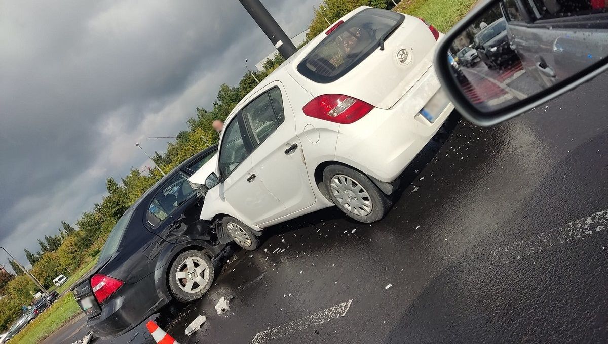 Zderzenie chevroleta z hyundaiem na ul. Diamentowej