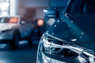 Sprzedaż samochodów w internecie. Jak firmy podążają za oczekiwaniami klientów?