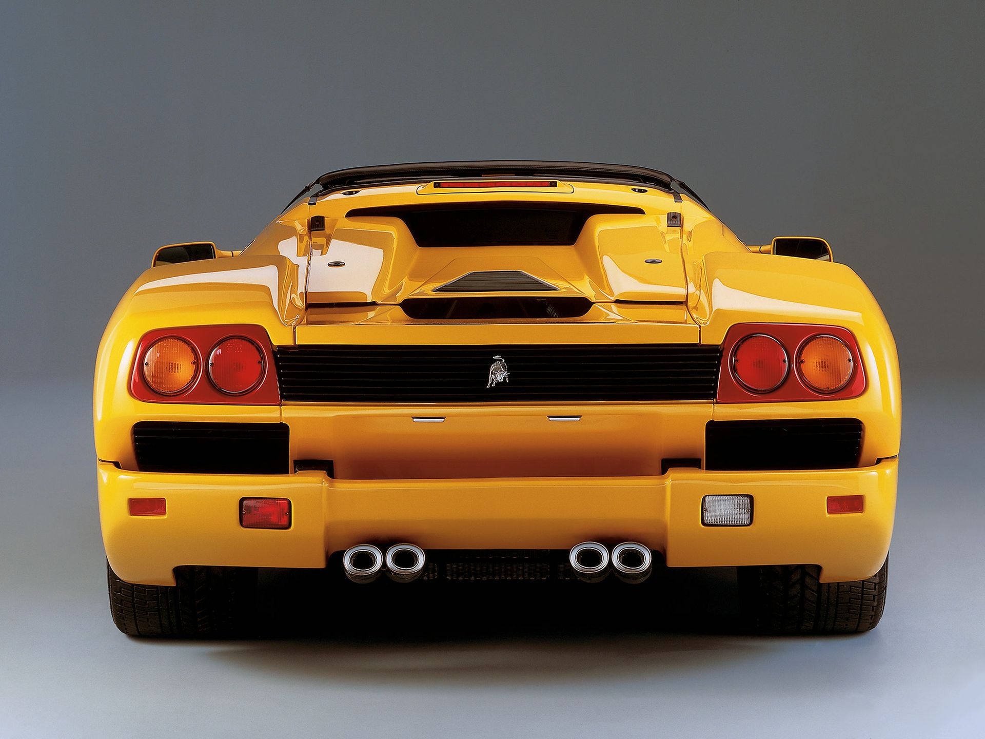 Od dekad z V12: ewolucja hipersamochodów Lamborghini 63