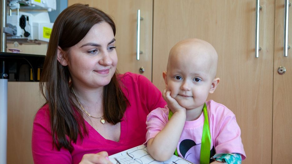 Leczenie onkologiczne najmłodszych trwa miesiącami, a niekiedy latami. Szybki dostęp do specjalistów w Rzeszowie eliminuje konieczność podróży do Krakowa, Lublina czy Warszawy, co w nagłych przypadkach może decydować o życiu.