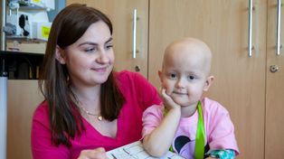 Klinika Onkohematologii Dziecięcej w Rzeszowie działa już 10 lat. Prezenty dla pacjentów od Caritas