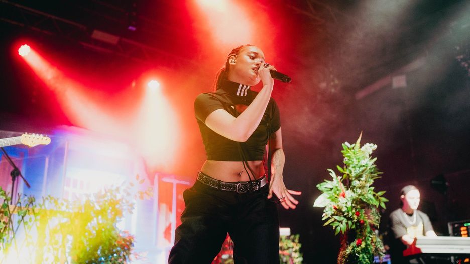 04.11.2025 GDANSK. KONCERT SARA JAMES W KLUBIE DRIZZLY GRIZZLY LISTOPAD, JESIEN, GDANSK, KONCERT, MUZYKA, KULTURA FOT. JAKUB STEINBORN / POLSKA PRESS/DZIENNIK BALTYCKI