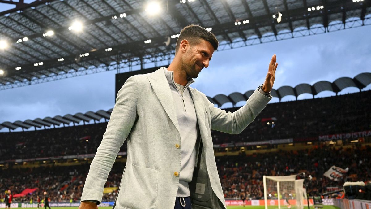 Na zdjęciu: Novak Djoković podczas wizyty na San Siro