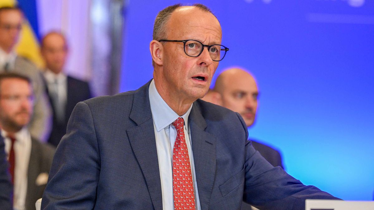 Kijów, Ukraina, 10.05.2025. Kanclerz Niemiec Friedrich Merz podczas spotkania w ramach tzw. koalicji chętnych w Kijowie, 10 bm. Premier Donald Tusk rozpoczął w sobotę wizytę w Kijowie, gdzie razem z prezydentem Francji Emmanuelem Macronem, kanclerzem Niemiec Friedrichem Merzem i premierem Wielkiej Brytanii Keirem Starmerem spotkali się z prezydentem Ukrainy Wołodymyrem Zełenskim. (jm) PAP/Darek Delmanowicz