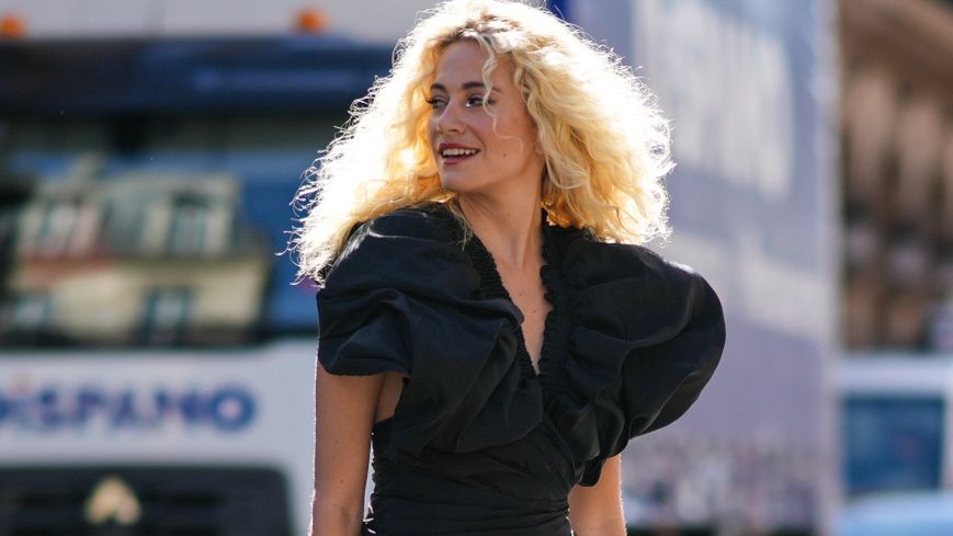 Street Style - Paris Fashion Week - Haute Couture Fall Winter 2022 2023 : Day OnePARIS, FRANCE - JULY 04: Pixie Lott wears a black short puffy sleeves / V-neck / short tube dress, a neon pink shiny leather handbag from Schiaparelli, black leather strappy heels sandals, outside the Schiaparelli show, during Paris Fashion Week - Haute Couture Fall Winter 2022 2023, on July 04, 2022 in Paris, France. (Photo by Edward Berthelot/Getty Images)Edward Berthelotparis, paris, paris, paris, paris, paris, paris, paris, paris, paris, paris, paris, paris
