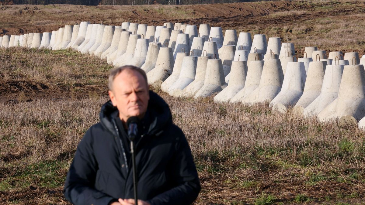 Donald Tusk na odcinku budowy Tarczy Wschód 