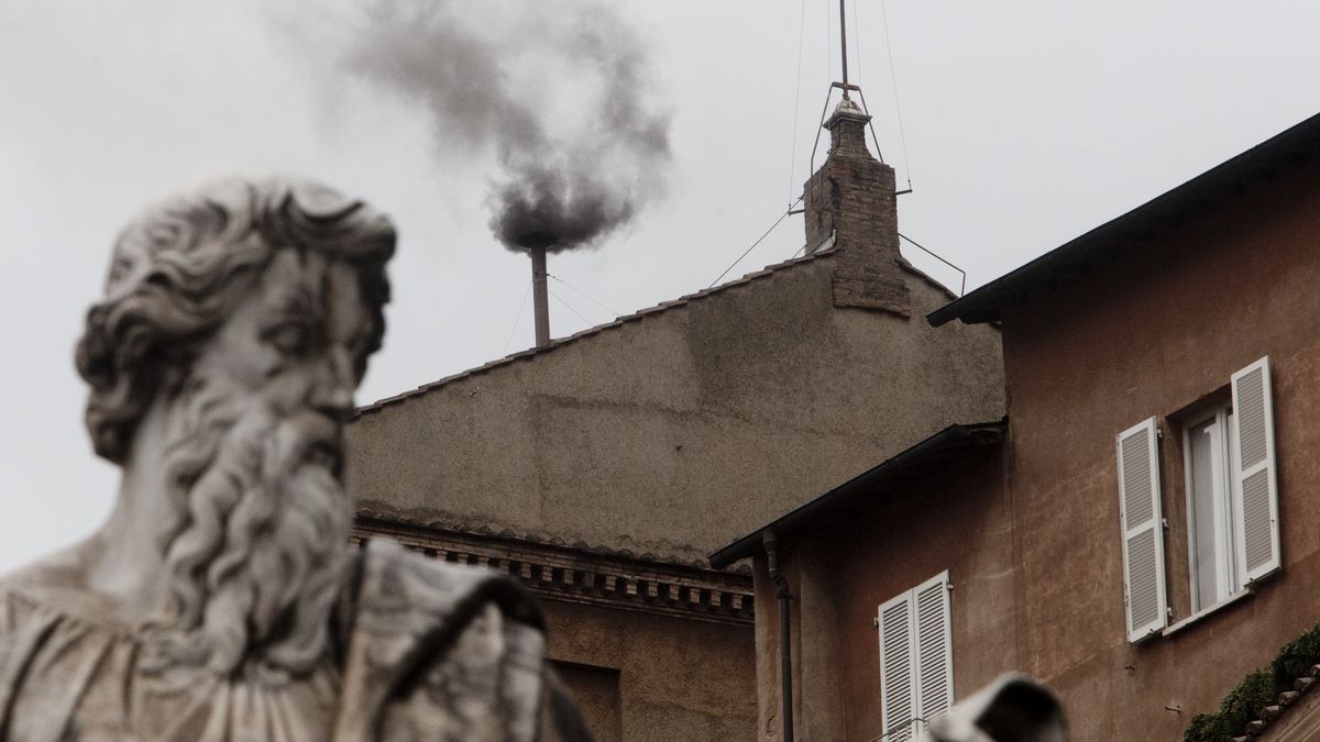 Czarny dym nad Kaplica Sykstyńską