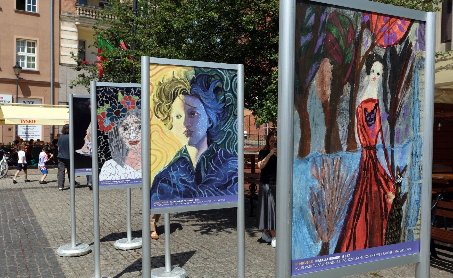 Wystawa &#34;&#34;Autoportret, czyli portret własny’’ na Rynku głównym w Grudziądzu