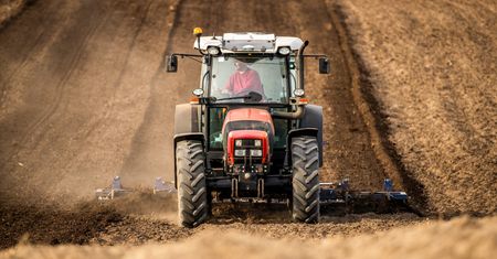 Zmowa przy sprzedaży maszyn rolniczych. UOKiK nałożył potężną karę na osiem spółek