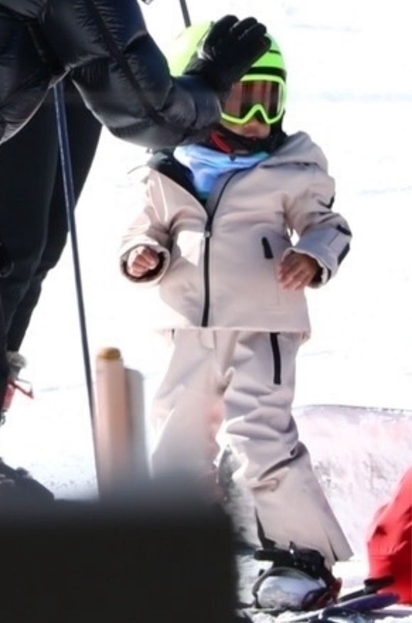 Kylie Jenner uczy Stormi jazdy na nartach podczas rodzinnego wypadu do Aspen