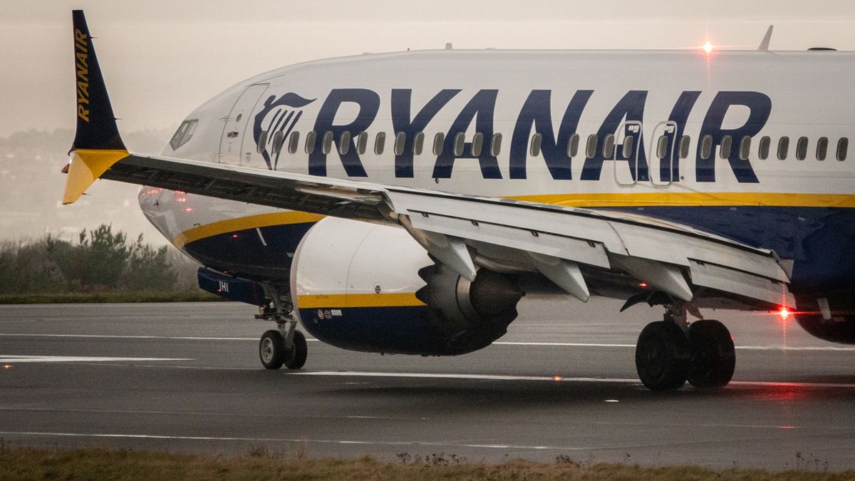 Samolot Ryanair uderzył w cysternę.