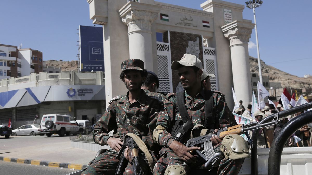 Jemeńscy bojownicy Huti atakują statki na Morzu Czerwonym