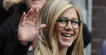 Aniston też adoptuje?