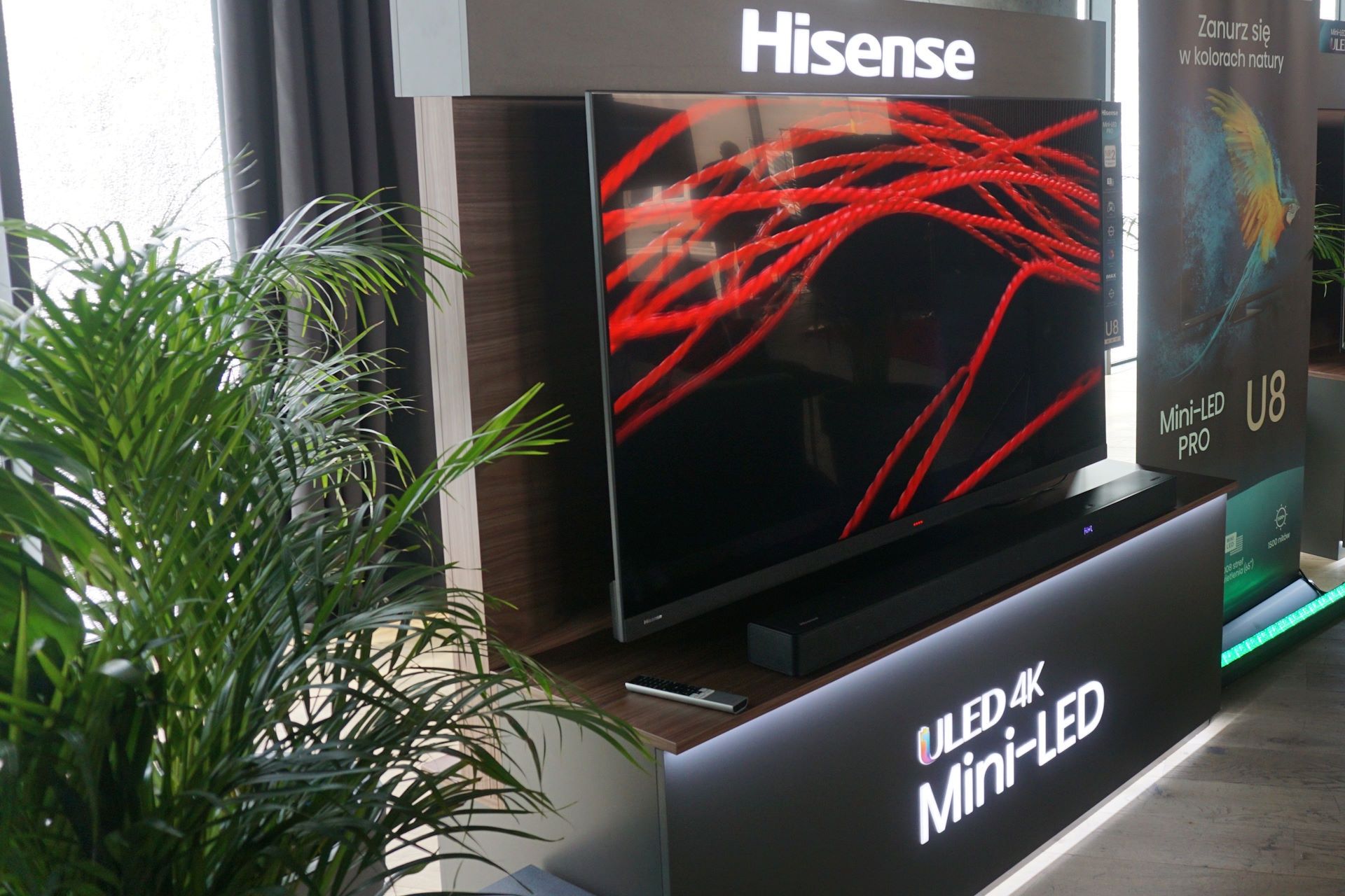 Hisense U8