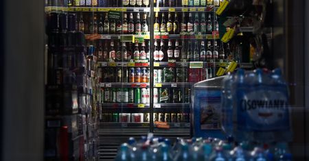 Alkohol na stacjach. Zaskakujący sondaż wśród młodych