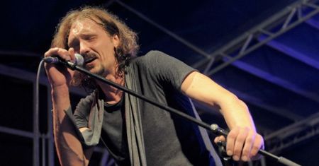Gienek Loska WALCZY O ŻYCIE."Jest w śpiączce, odżywia się przez sondę"