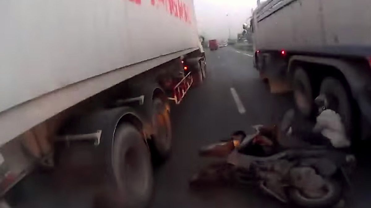 Kierowca skutera cudem unika śmierci 1