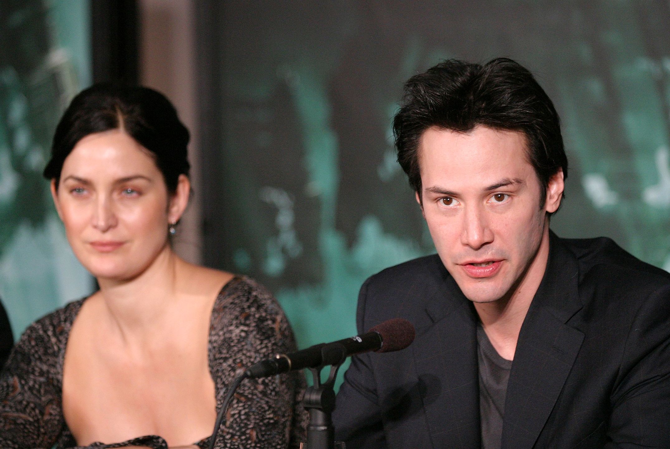 Keanu Reeves i Carrie-Anne Moss w 2003 roku