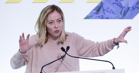 "Zdemilitaryzowana wspólnota hipisów". Meloni wzywa UE