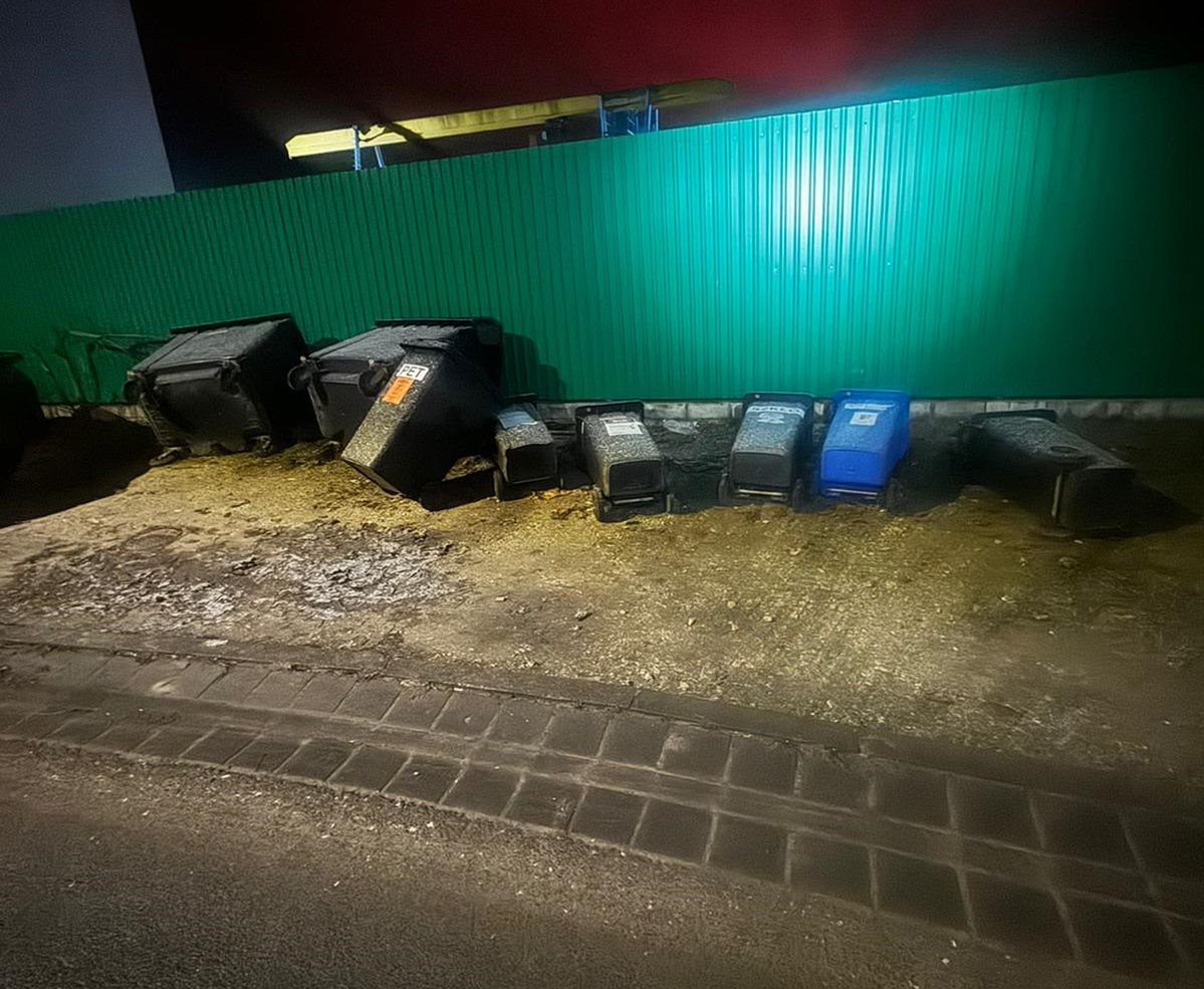 22-latek awanturował się w szpitalu, na stacji benzynowej i demolował śmietniki