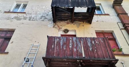 O krok od tragedii. Pod mieszkanką zarwał się balkon!