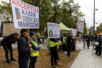 Pozwała działaczy pro-life za drastyczne plakaty. Wygrała w sądzie