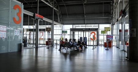 Warszawa. Na Lotnisku w Modlinie ruch pasażerski rośnie z miesiąca na miesiąc