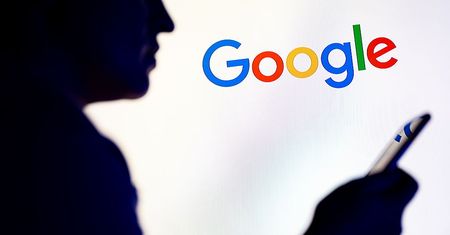 Polska kontra Google. Jeden urząd stawia zarzuty, drugi liczy pieniądze