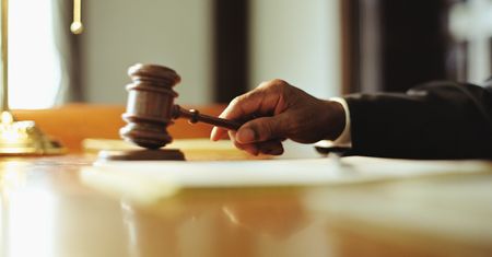 43-latek przelał "kasę na skrobankę". Stanął przed sądem w Opolu