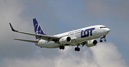 LOT wśród linii, które zawieszają loty do Izraela po ataku na lotnisko Ben Guriona