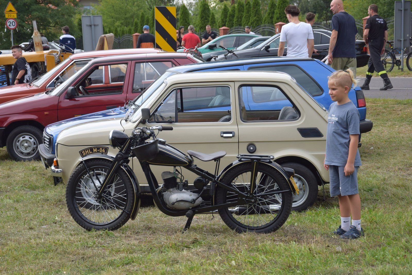 &#34;Kępina Moto Show 2025&#34; w Zduńskiej Woli. Nad zalewem coraz więcej ludzi i pojazdów, nie tylko z Łódzkiego