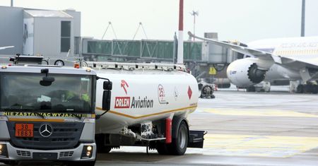 Orlen dostarcza nowe paliwo w Polsce. Tankują je samoloty na trzech lotniskach