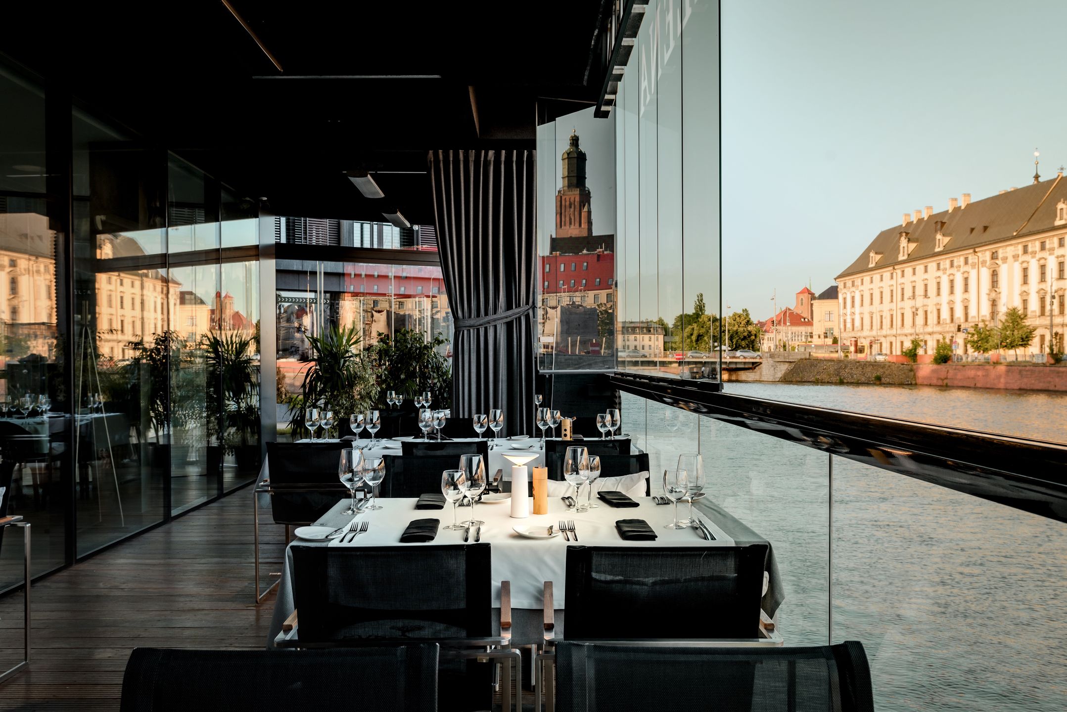 Kolacja z widokiem na rzekę? Warto wybrać się do Wrocławia. 