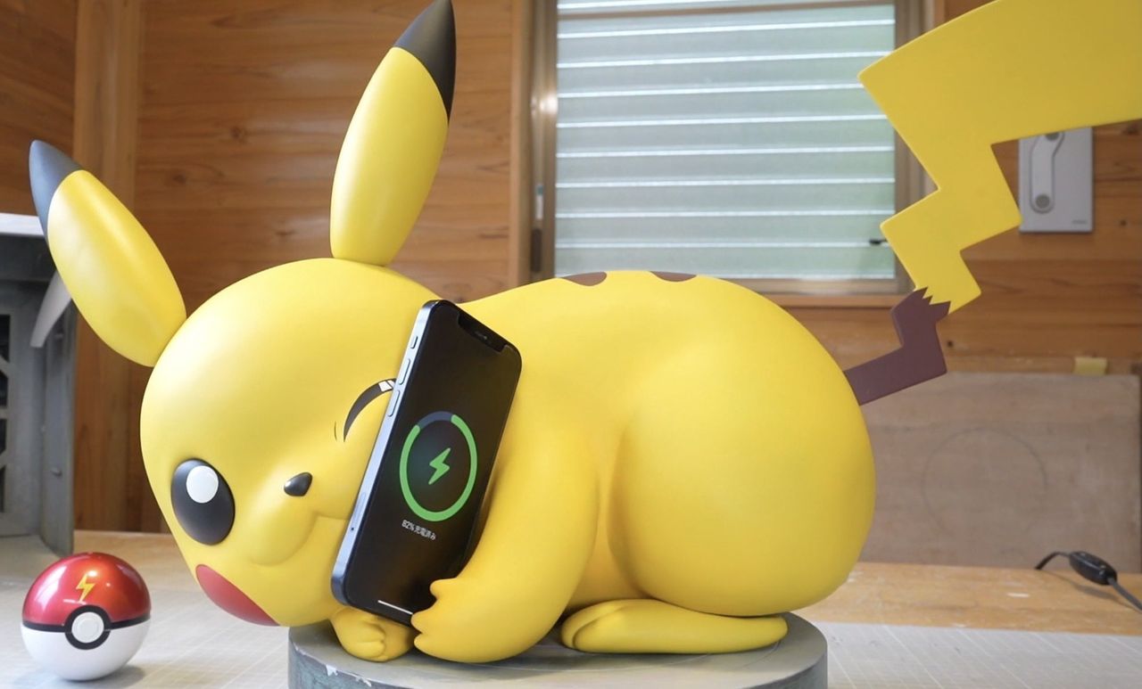 Fani Pokémonów będą zelektryzowani. Youtuber stworzył Pikachu ładującego telefon