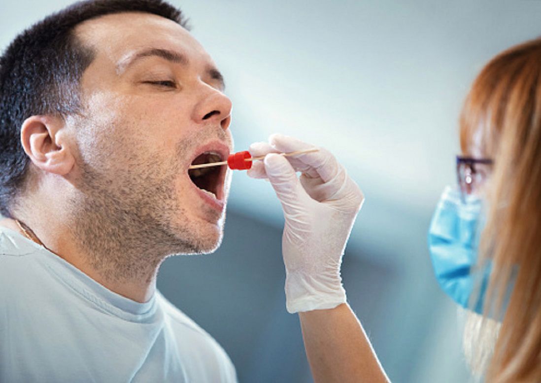 COVID-19 może powodować problemy z przełykaniem