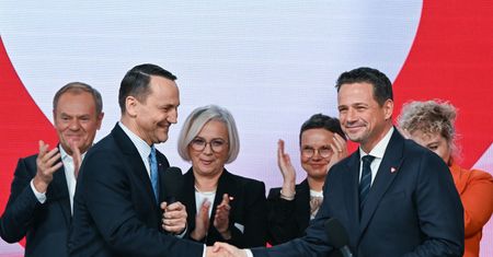 Sztab PiS chce sięgnąć po archiwa. "Wykorzysta" Sikorskiego