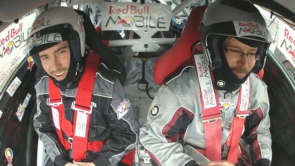 Play odpowiada na nju mobile - no limits w Red Bull Mobile 1