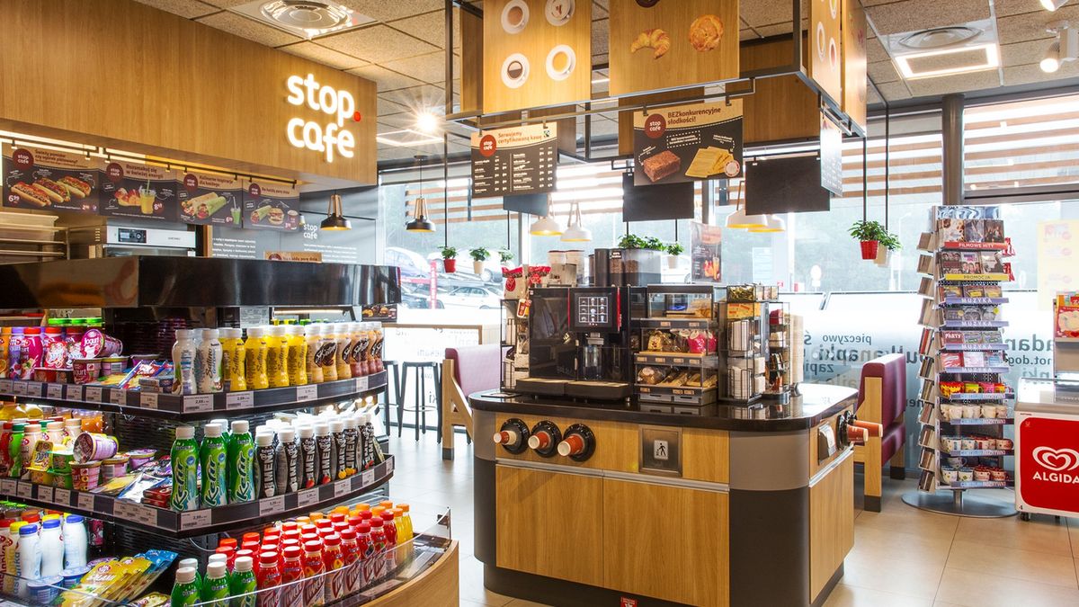 Obecnie na 1800 stacjach PKN Orlen w Polsce możemy kupić 4 300 produktów pochodzących od polskich przedsiębiorców