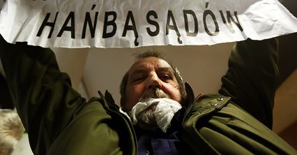 Incydenty w sądzie podczas rozprawy ws. Ciastonia i Sasina