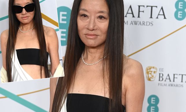 Vera Wang na gali rozdania nagród BAFTA - skąpa kreacja niemal się z niej zsuwała