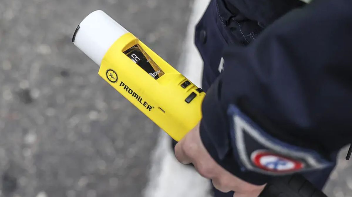 Policjant na motocyklu wiózł 13-latka. Wcześniej pił alkohol