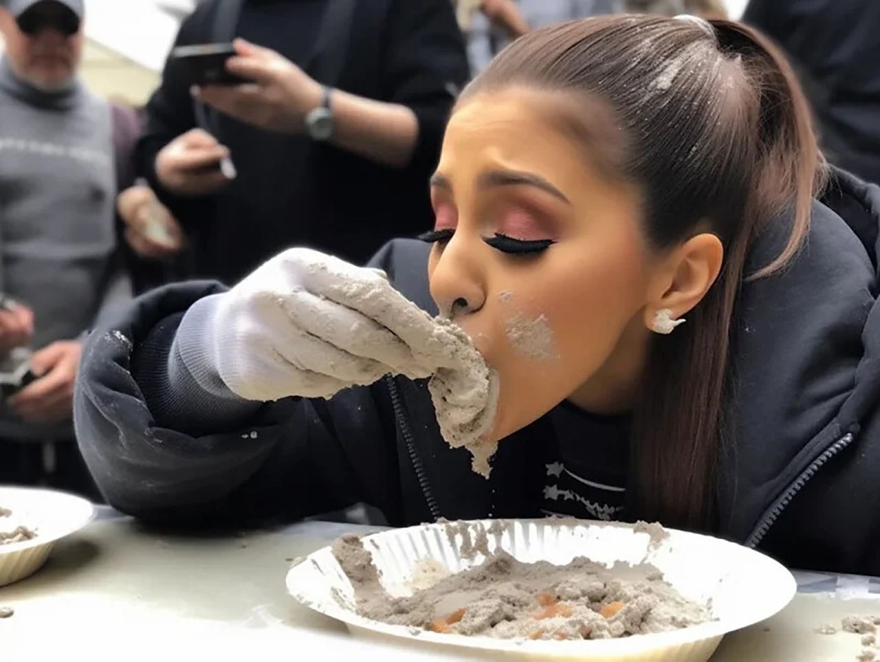 Fałszywa Ariana Grande.