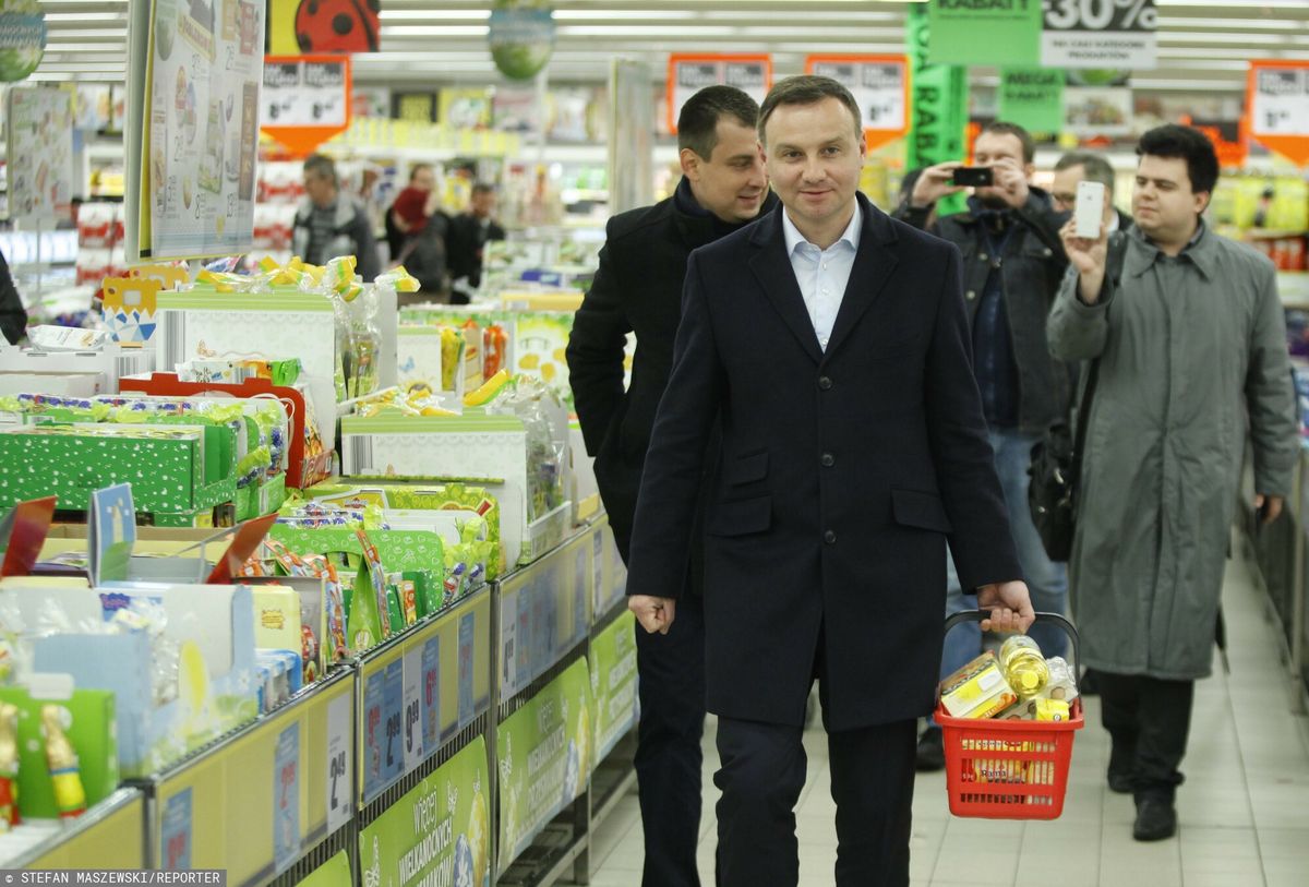 Andrzej Duda, zakupy, koszyk Dudy Sprawdzili, ile kosztuje koszyk Dudy. Wzrost cen przyprawia o zawrót głowy