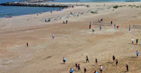 Jarosławiec polskim Dubajem. Usypali sobie największą plażę w Europie